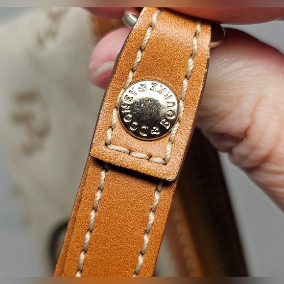 *SOLD*Dooney & Bourke Signature Brown/Beige Wristlet Wallet Pouch Coin Keychain - Picture 11 of 15